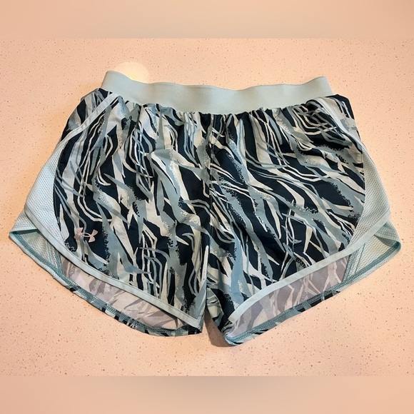 Under Armour | Fly By 2.0 Running Shorts in Aqua/Teal Size Small - Picture 1 of 3